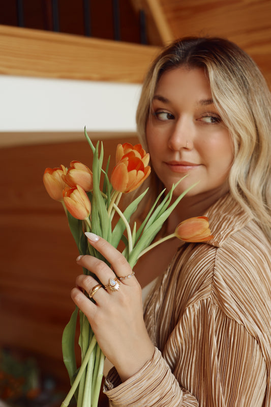 Mesa Ring Rainbow Moonstone - Gold