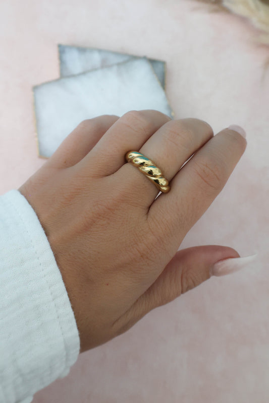 Cairo Croissant Ring - Gold