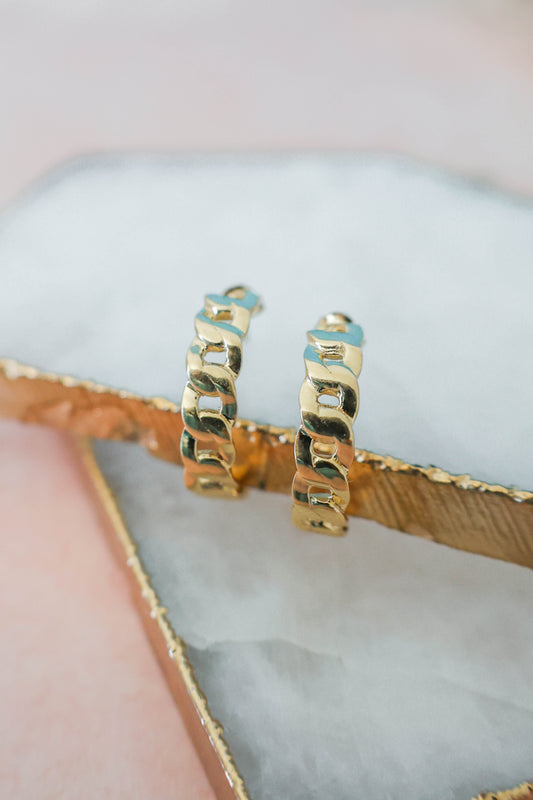 Logan Curb Hoop Earring - Gold
