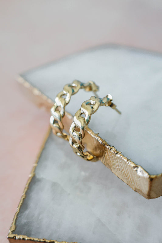 Logan Curb Hoop Earring - Gold