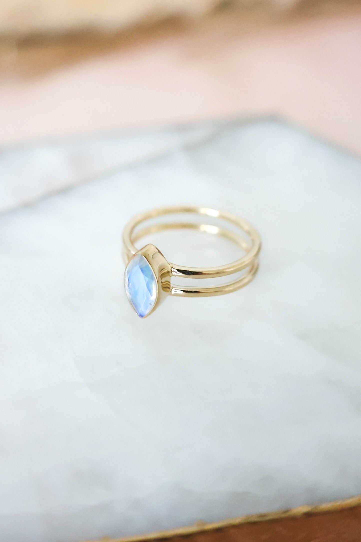 Lucy Ring Moonstone - Gold