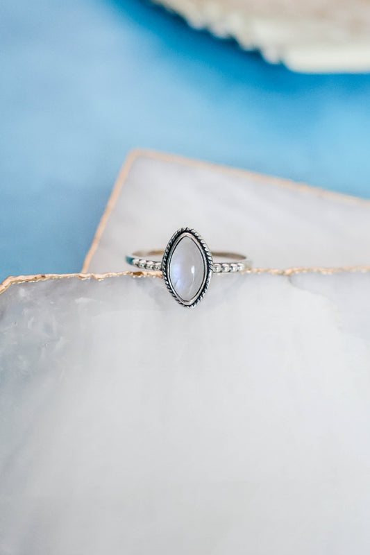 Sanora Ring Rainbow Moonstone - Silver