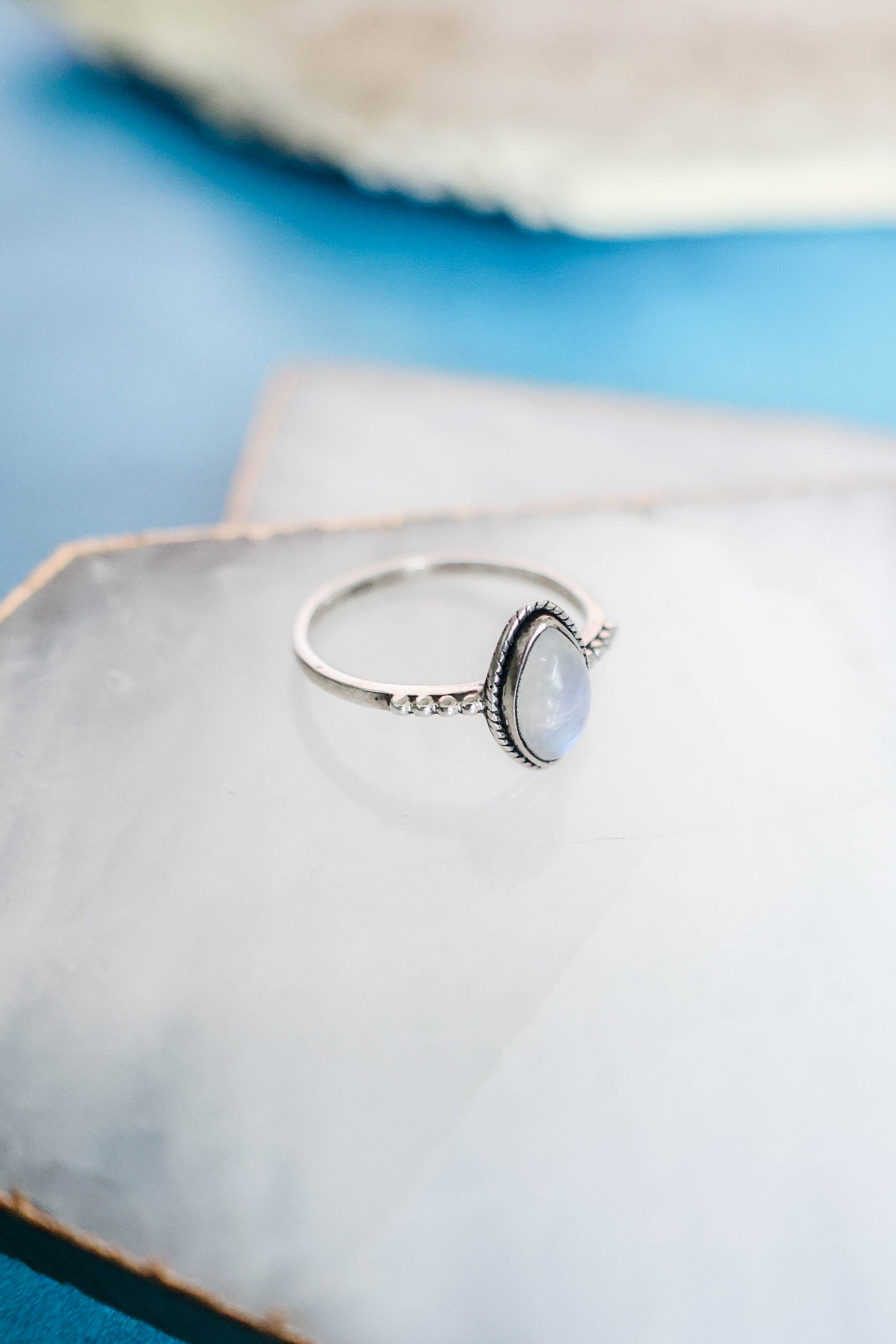 Sanora Ring Rainbow Moonstone - Silver