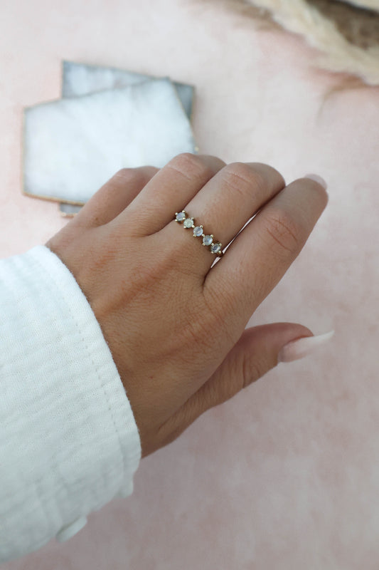 Sienna Ring Rainbow Moonstone - Gold
