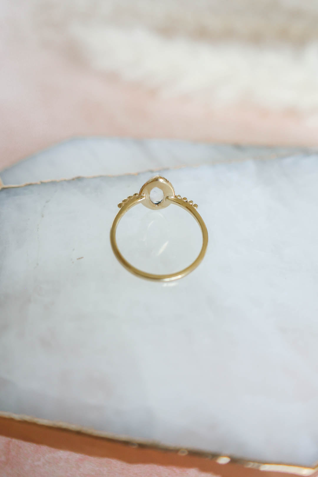Sanora Ring Rainbow Moonstone - Gold