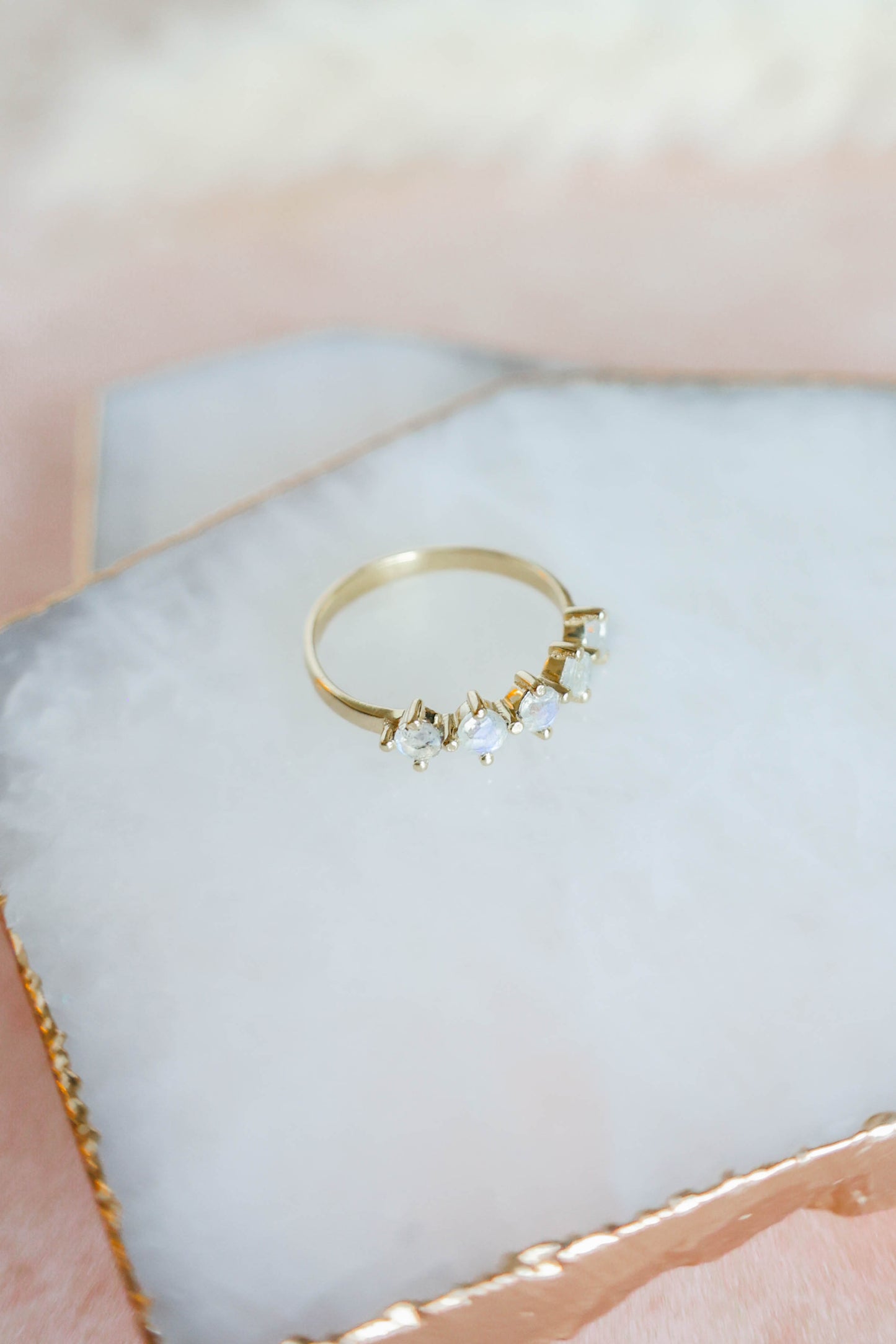 Sienna Ring Rainbow Moonstone - Gold