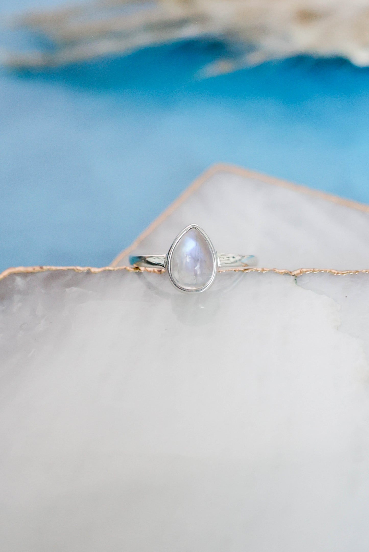 Mesa Ring Rainbow Moonstone - Silver