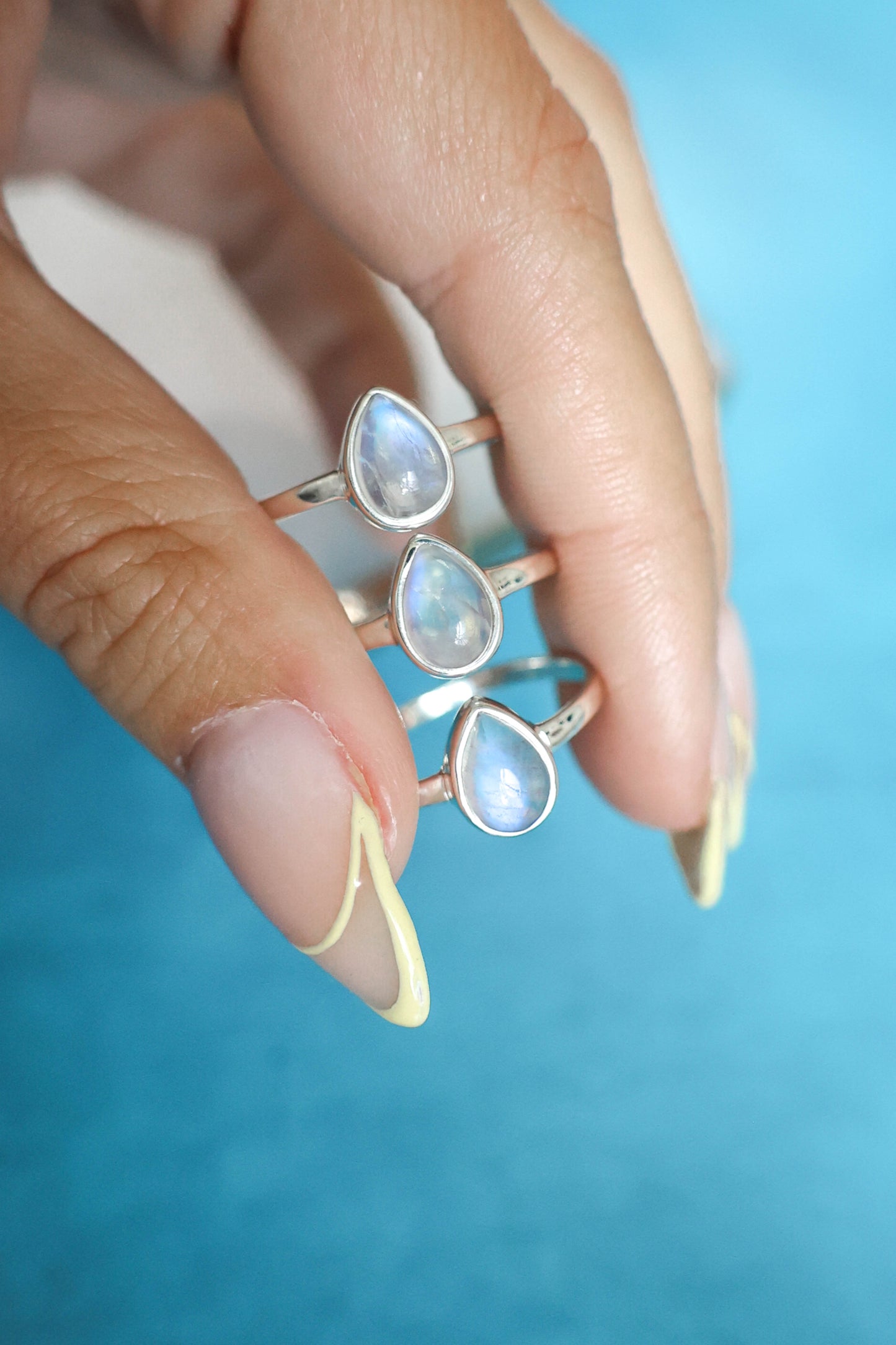 Mesa Ring Rainbow Moonstone - Silver