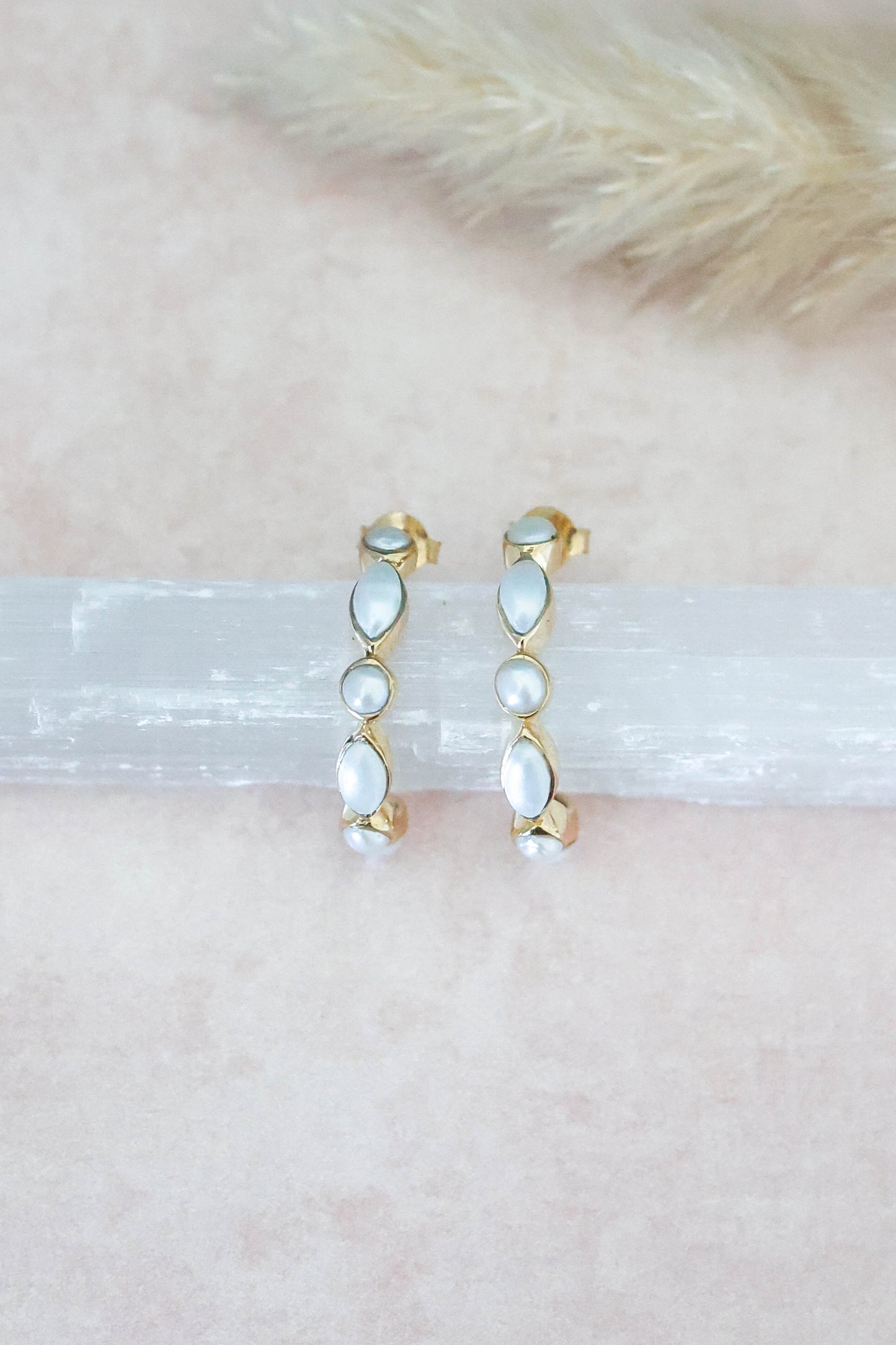 Olivia Earrings Pearl - Gold