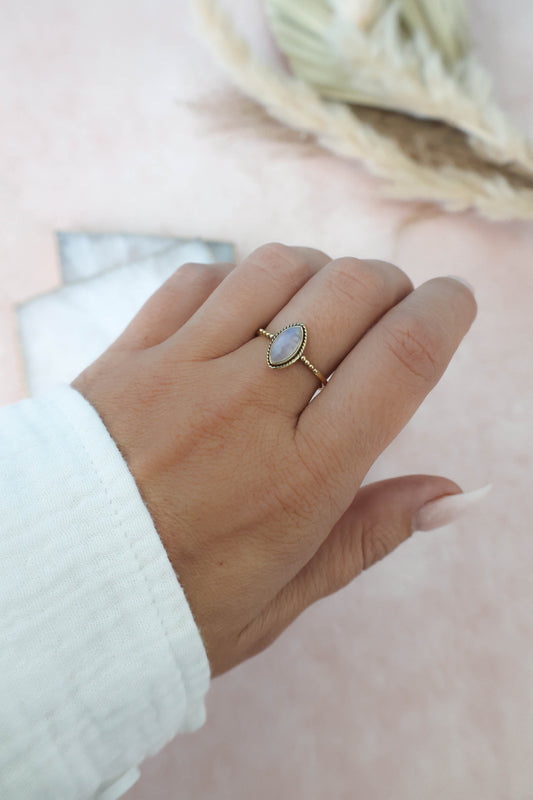 Sanora Ring Rainbow Moonstone - Gold