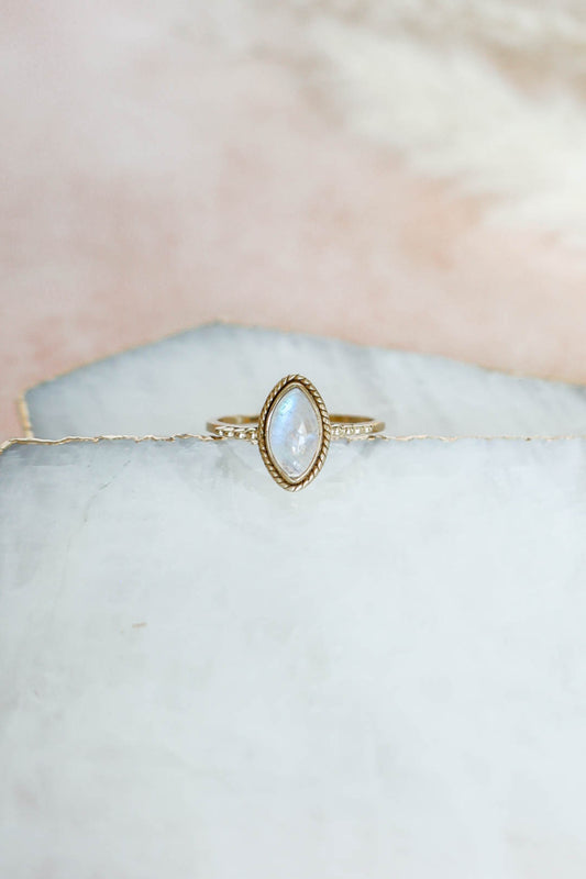 Sanora Ring Rainbow Moonstone - Gold