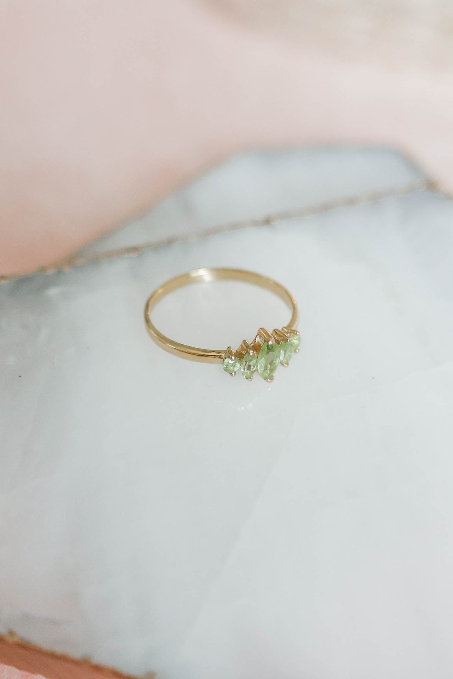 Vella Ring Peridot - Gold